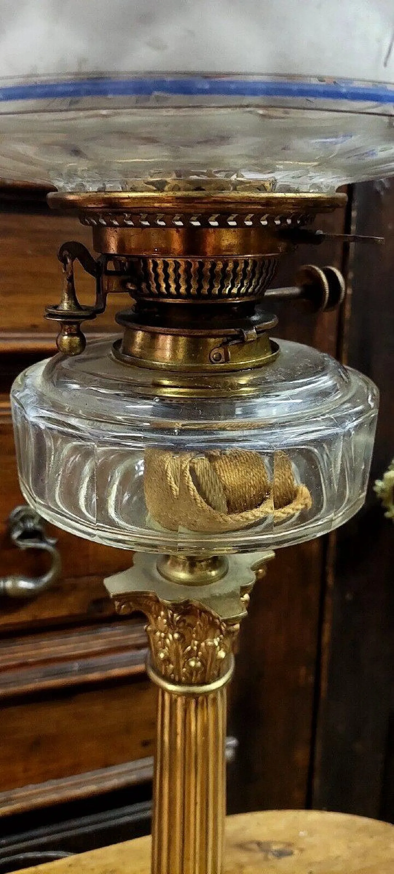 Lampada a olio in bronzo dorato e vetro dipinto, '800 5