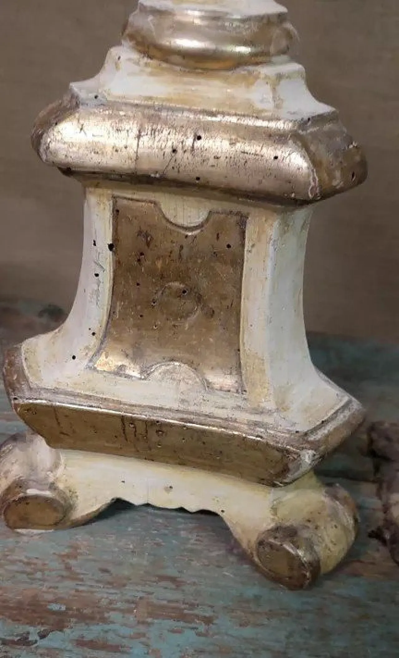 Wooden and gilded silver candlesticks, 18th century 6