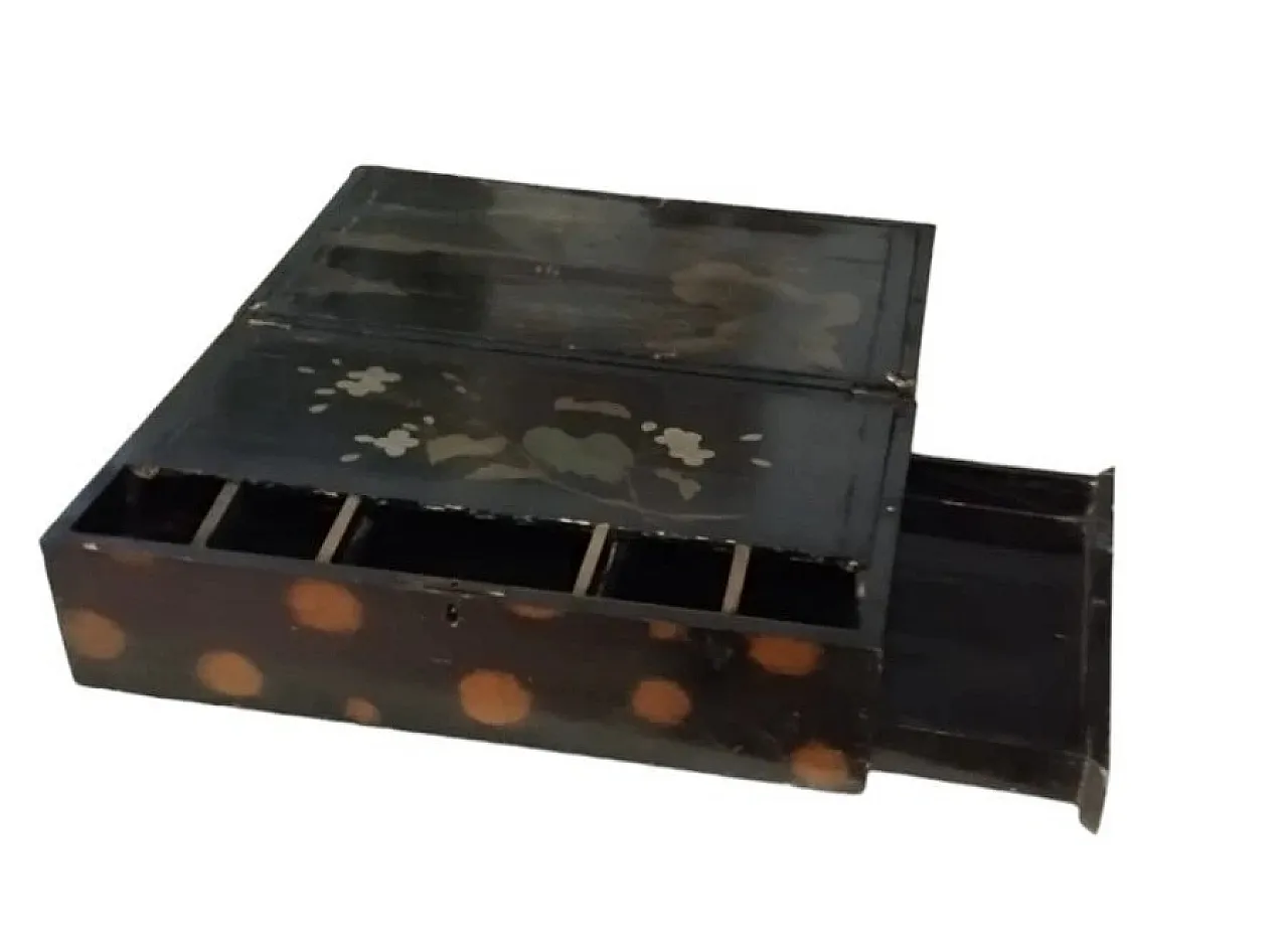 Wood painted cinematography and mother pearl inlays box, 19th century 1