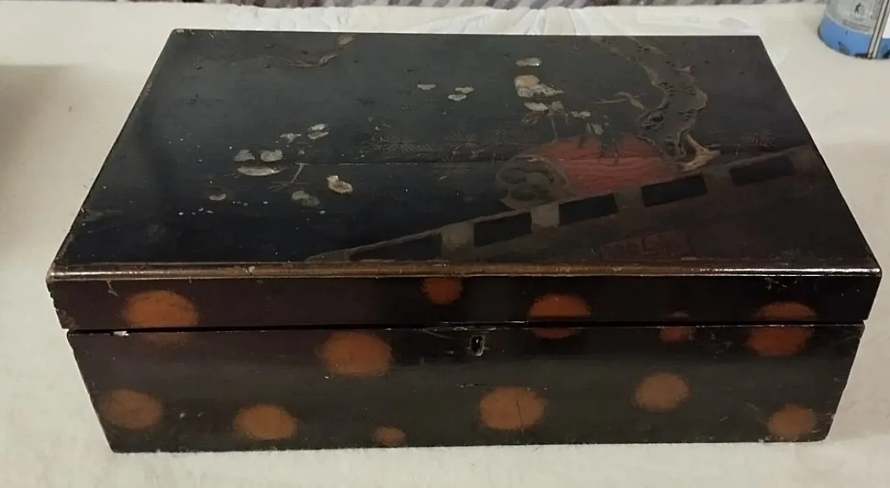 Wood painted cinematography and mother pearl inlays box, 19th century 2