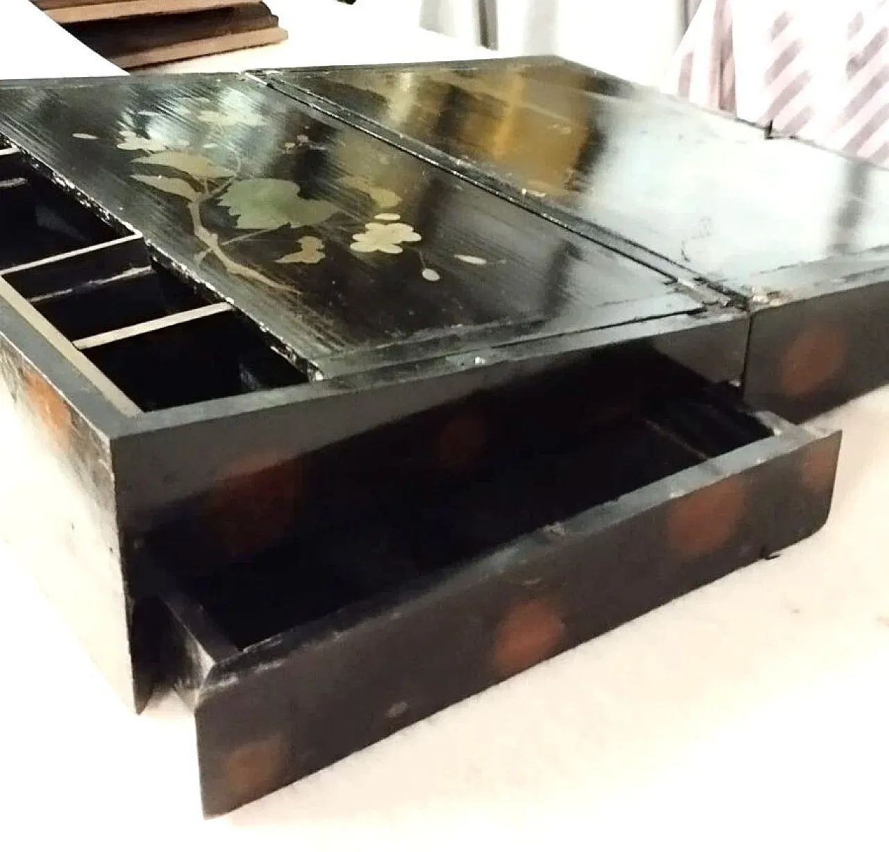 Wood painted cinematography and mother pearl inlays box, 19th century 4