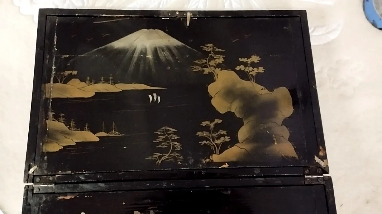 Wood painted cinematography and mother pearl inlays box, 19th century 5