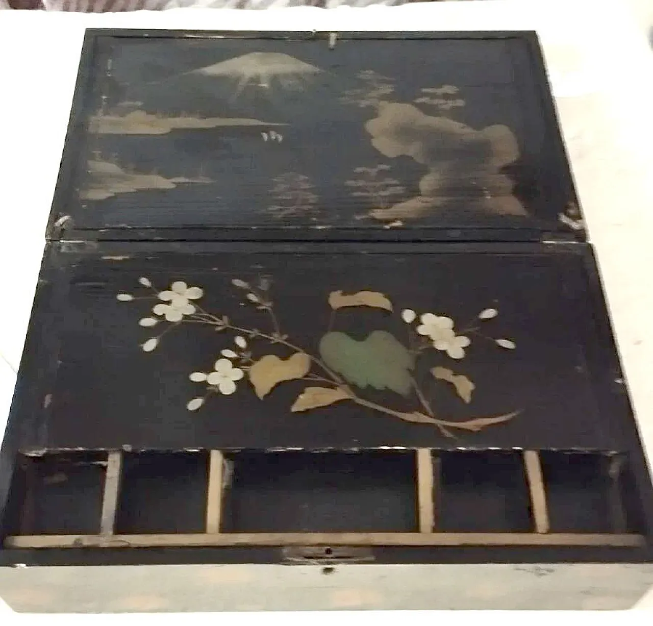 Wood painted cinematography and mother pearl inlays box, 19th century 6