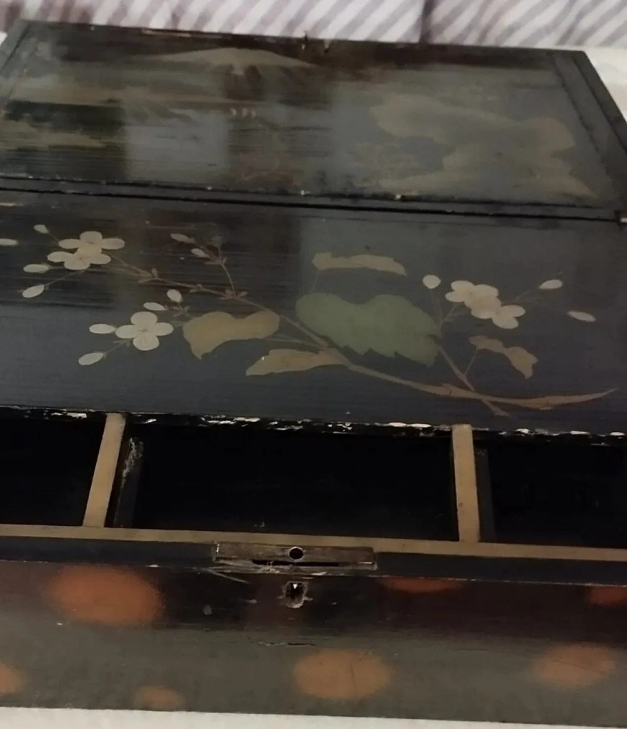 Wood painted cinematography and mother pearl inlays box, 19th century 7