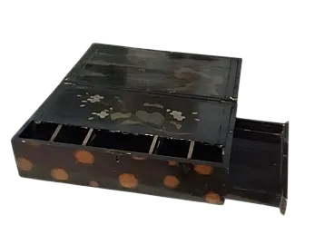 Wood painted cinematography and mother pearl inlays box, 19th century