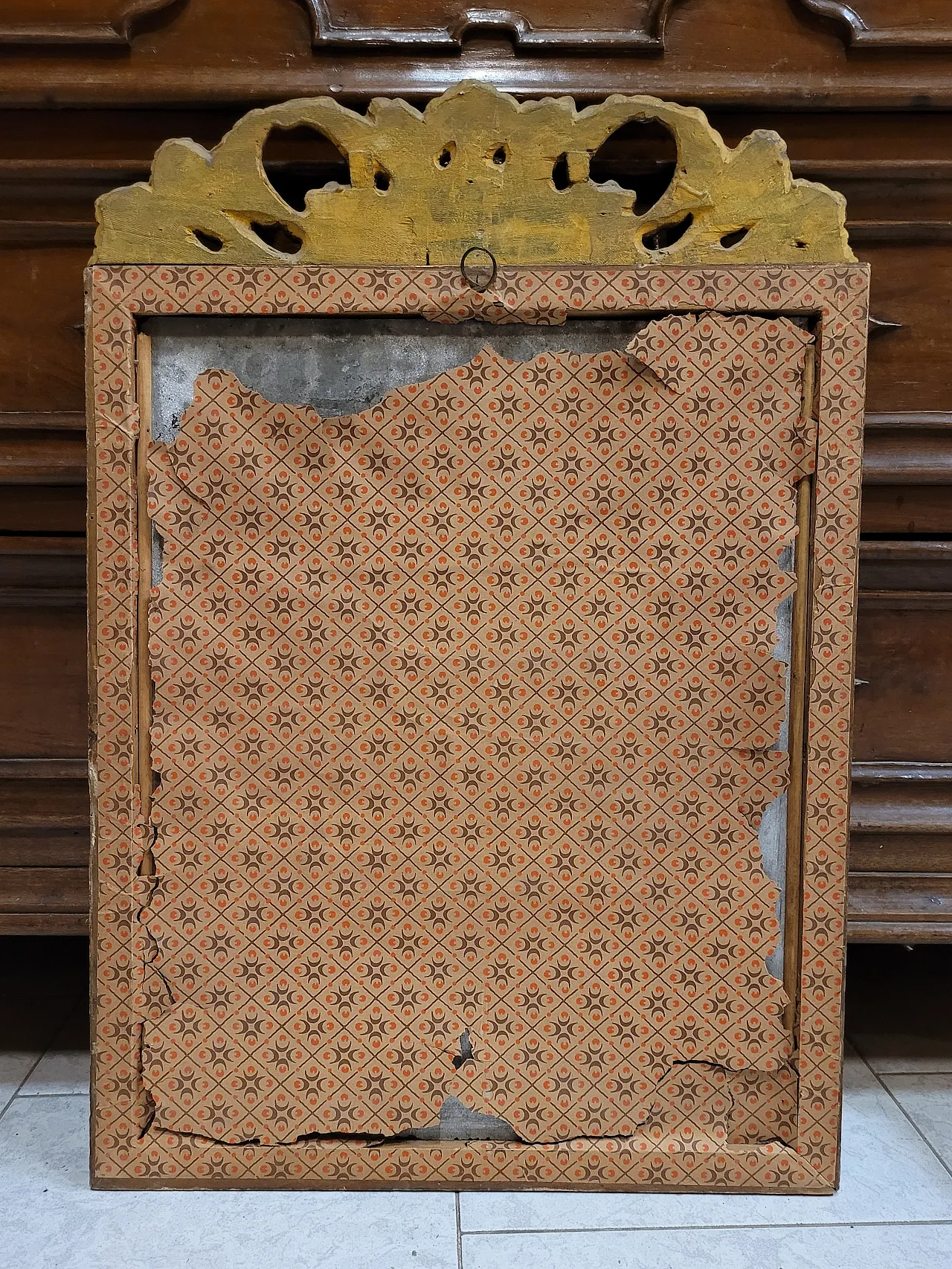 Coppia di specchiere in legno dipinto, Italia 3