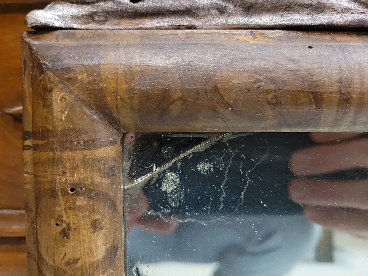 Coppia di specchiere in legno dipinto, Italia 5