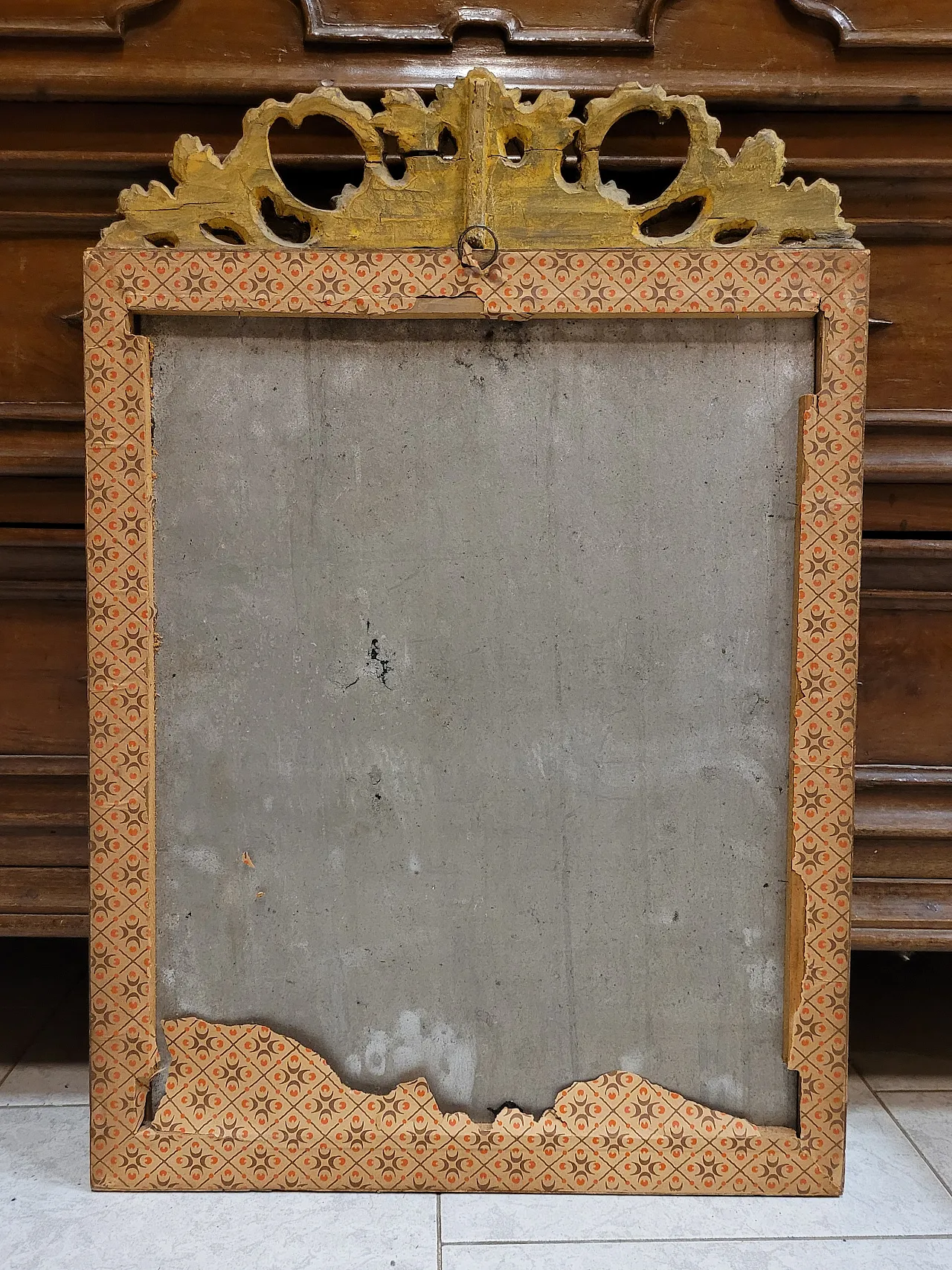 Coppia di specchiere in legno dipinto, Italia 7