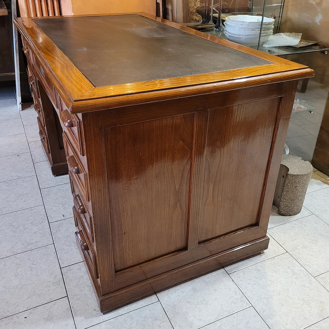 Scrivania in legno di rovere con piano in pelle nera, Italia 4