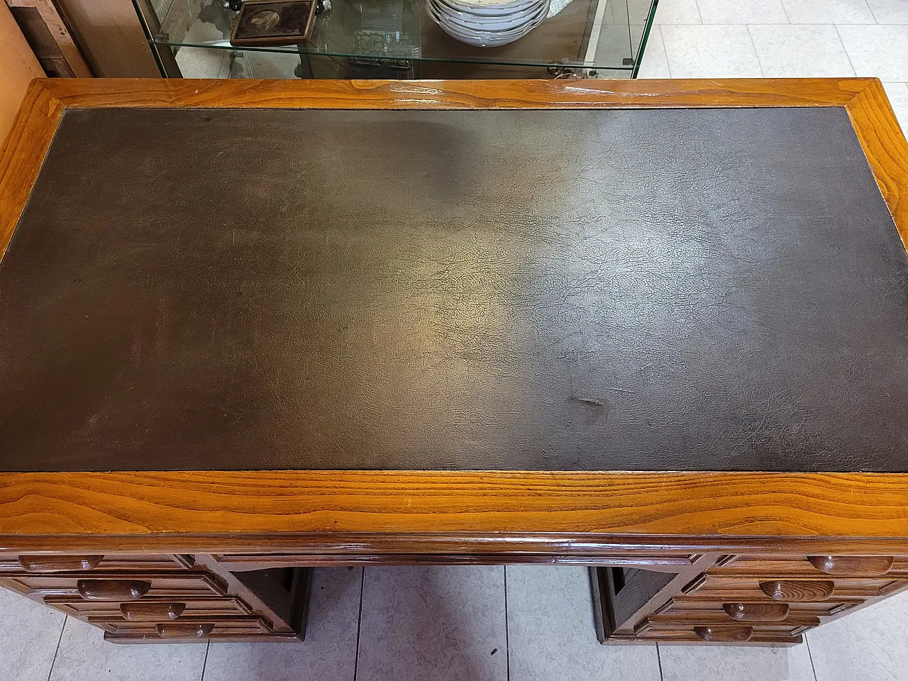 Scrivania in legno di rovere con piano in pelle nera, Italia 6