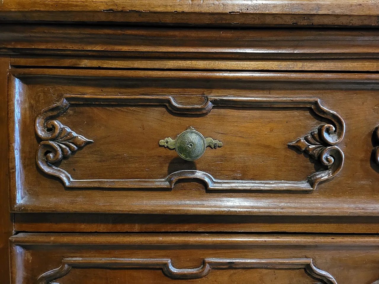 Canterano in legno di noce e rovere, Lombardia, di fine XVII secolo 6