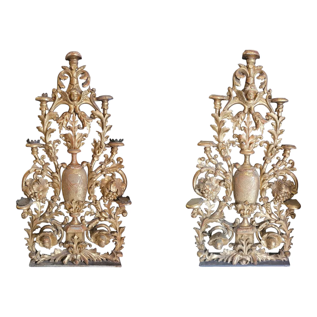 Coppia di candelabri da terra in legno dorato, '700 1
