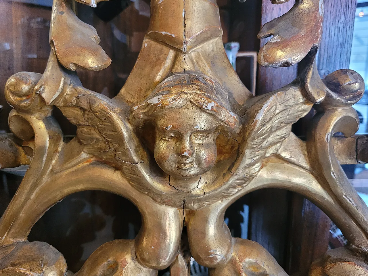 Coppia di candelabri da terra in legno dorato, '700 3