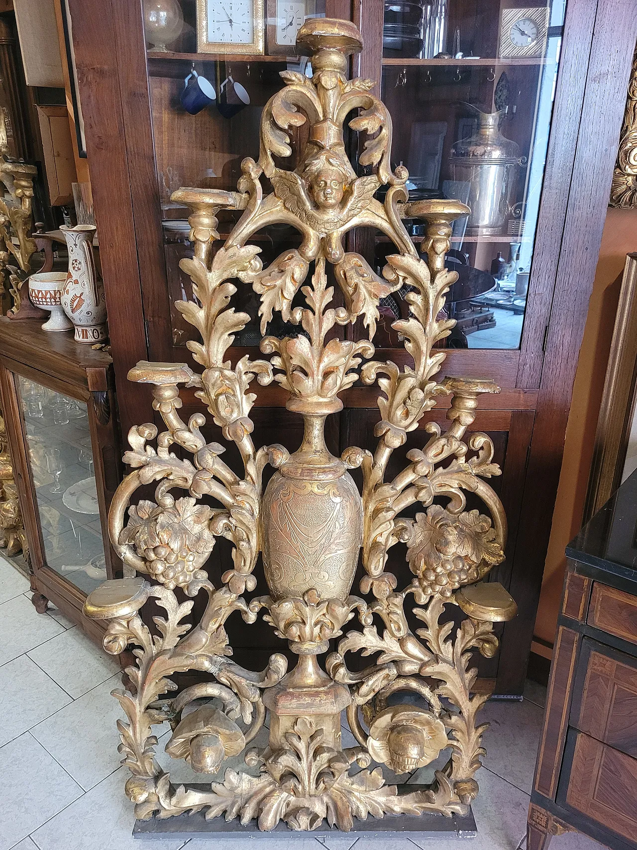 Coppia di candelabri da terra in legno dorato, '700 12