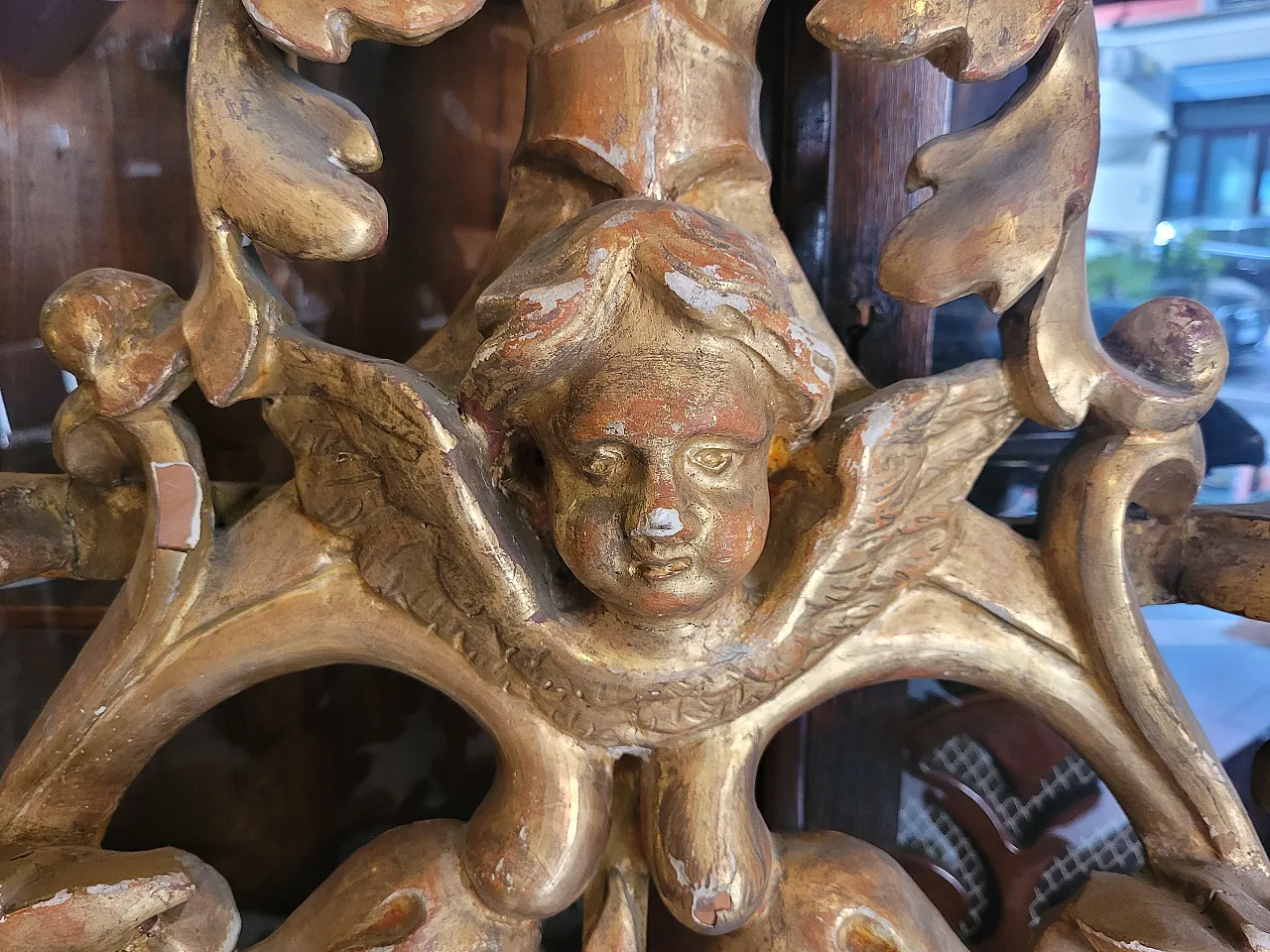 Coppia di candelabri da terra in legno dorato, '700 13