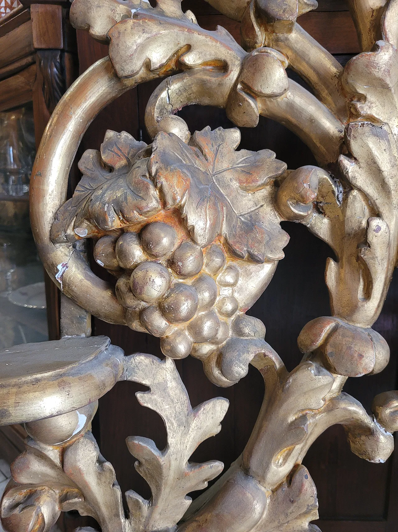 Coppia di candelabri da terra in legno dorato, '700 14