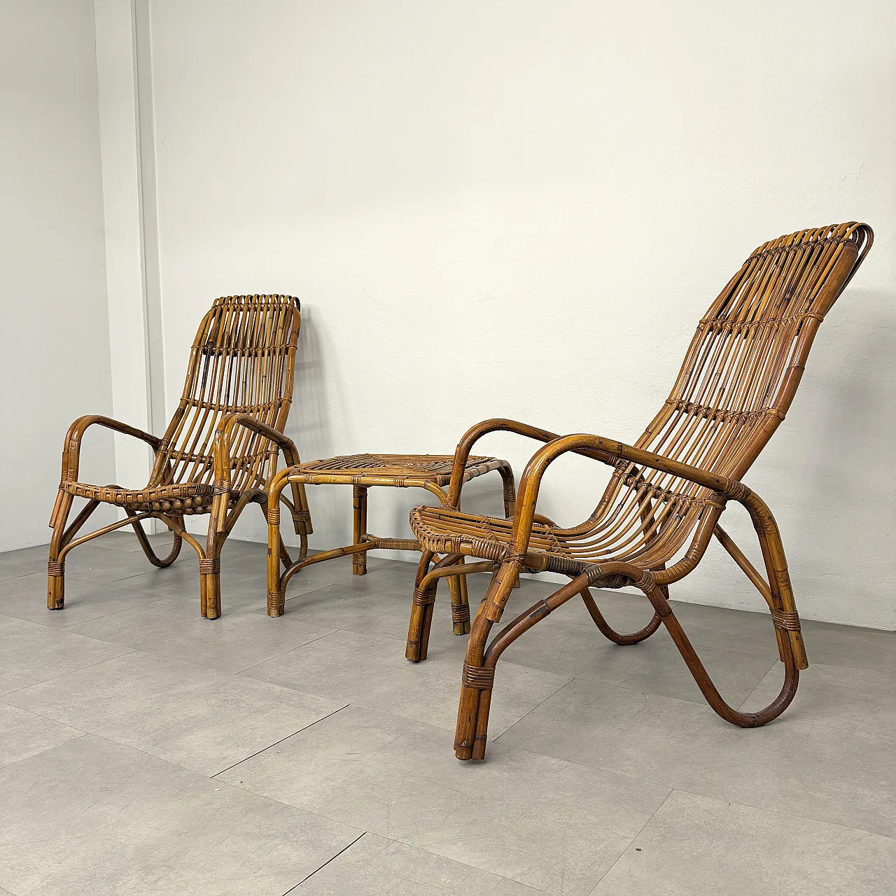 Set coppia poltrone e tavolino in vimini di giunco, anni ‘70 1