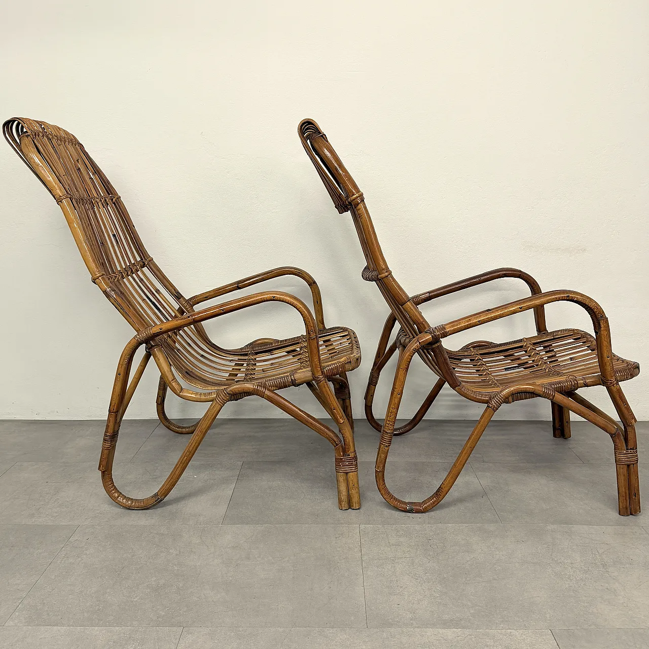 Set coppia poltrone e tavolino in vimini di giunco, anni ‘70 11