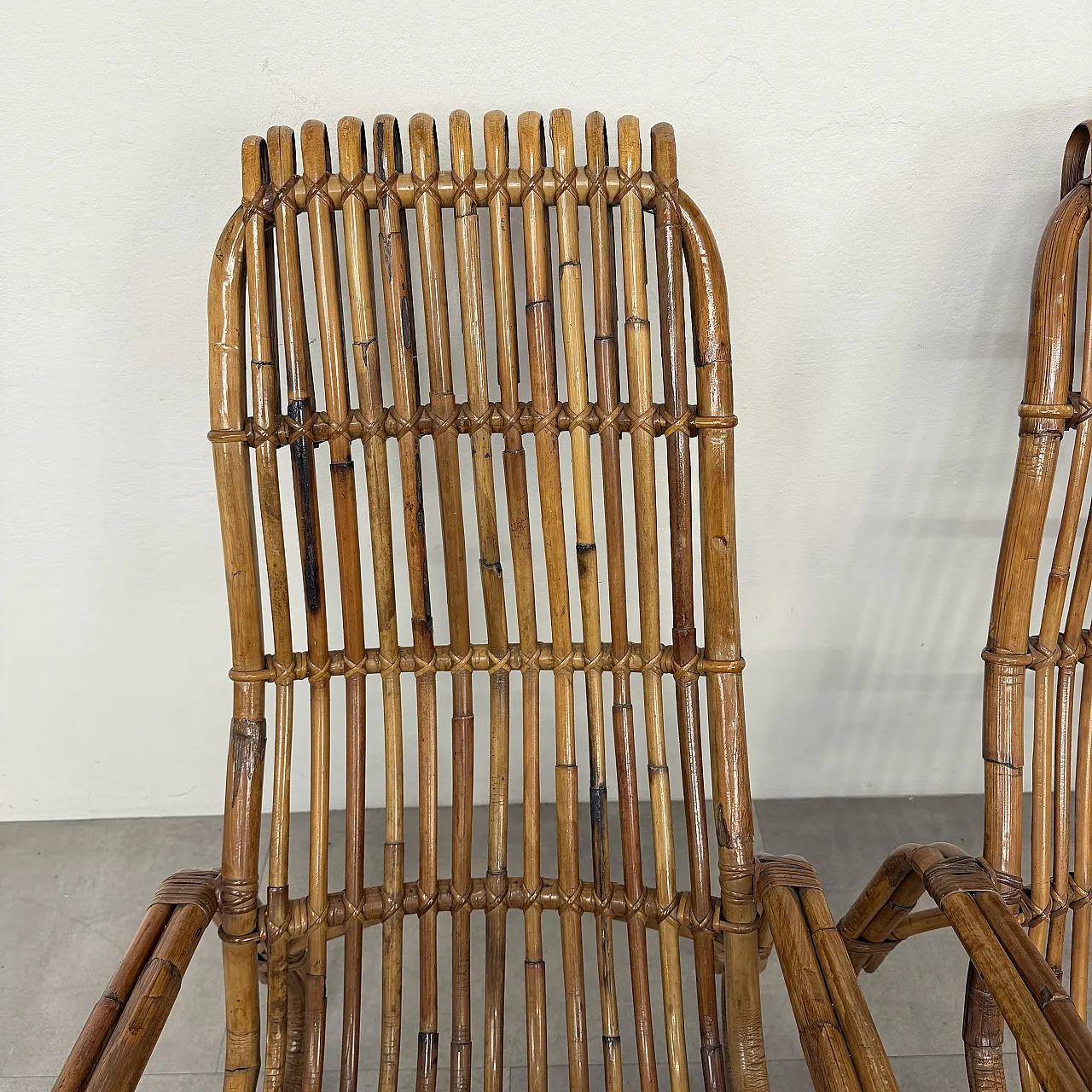 Set coppia poltrone e tavolino in vimini di giunco, anni ‘70 15