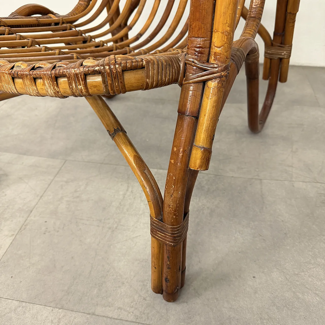 Set coppia poltrone e tavolino in vimini di giunco, anni ‘70 21