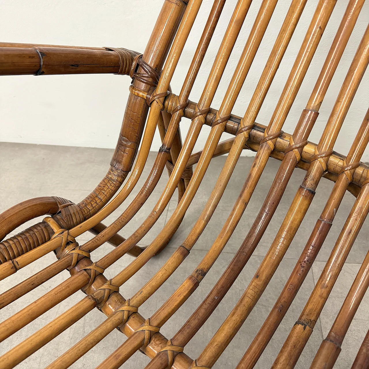 Set coppia poltrone e tavolino in vimini di giunco, anni ‘70 23