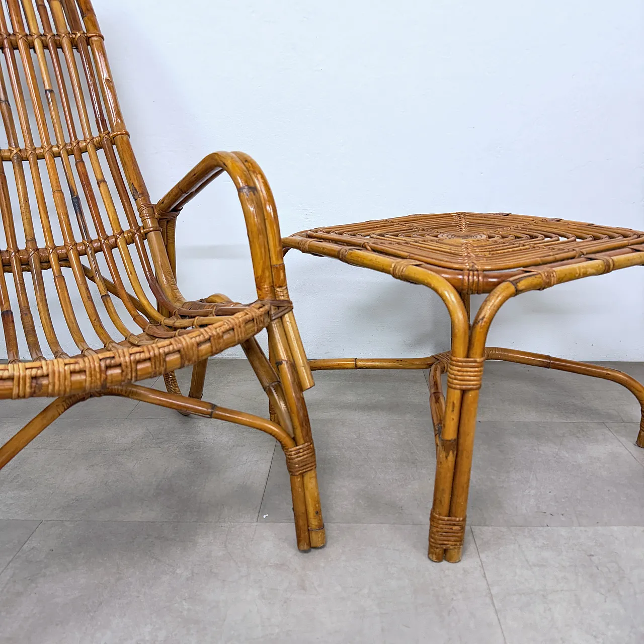Set coppia poltrone e tavolino in vimini di giunco, anni ‘70 25