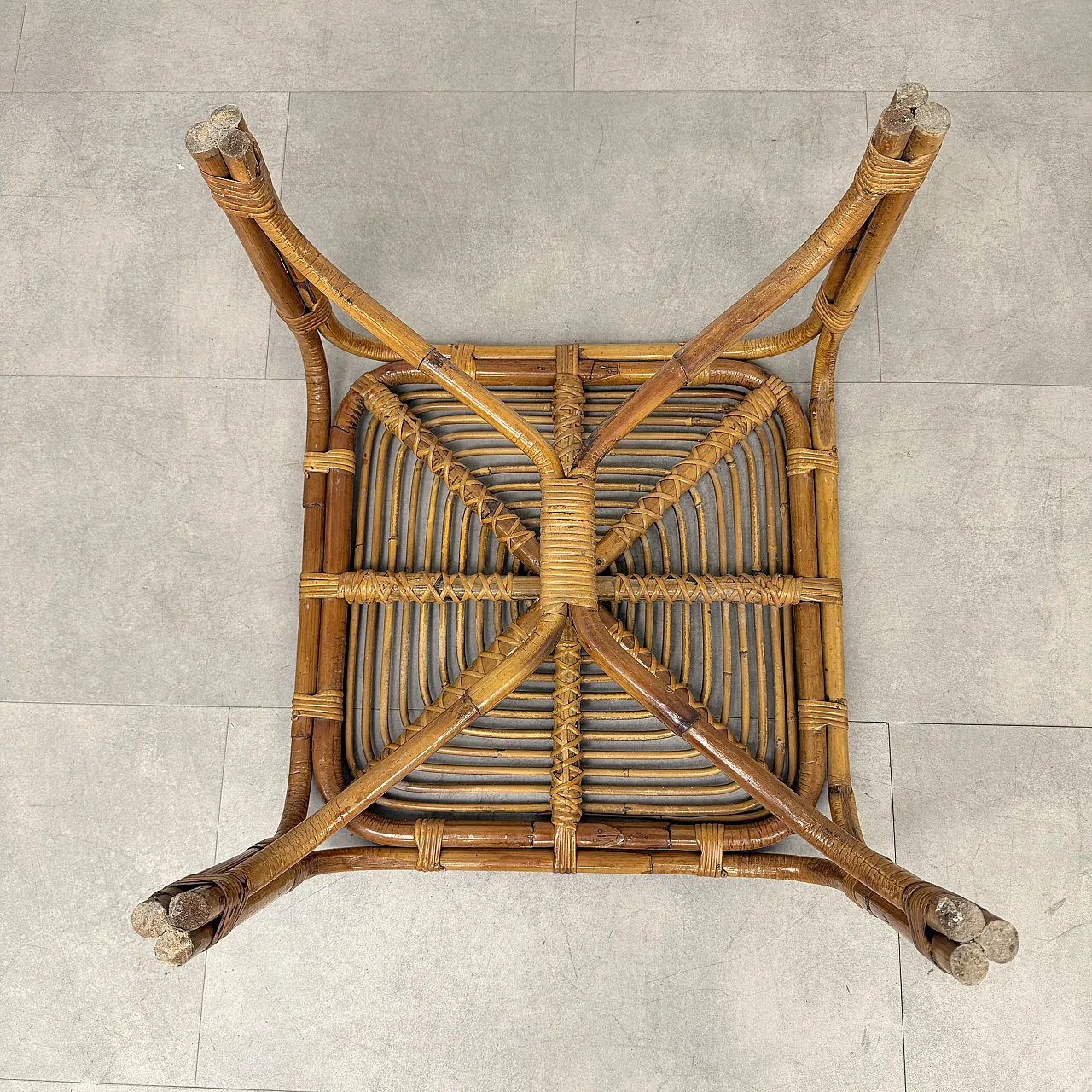 Set coppia poltrone e tavolino in vimini di giunco, anni ‘70 31