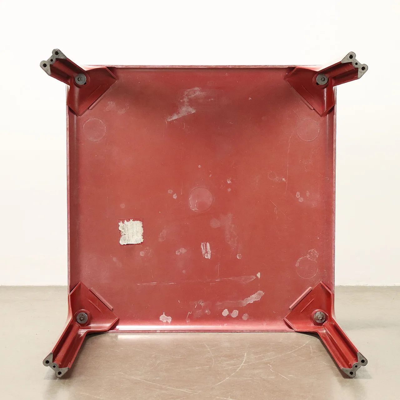Stadio 100 red table by Vico Magistretti for Artemide, 1970s 9