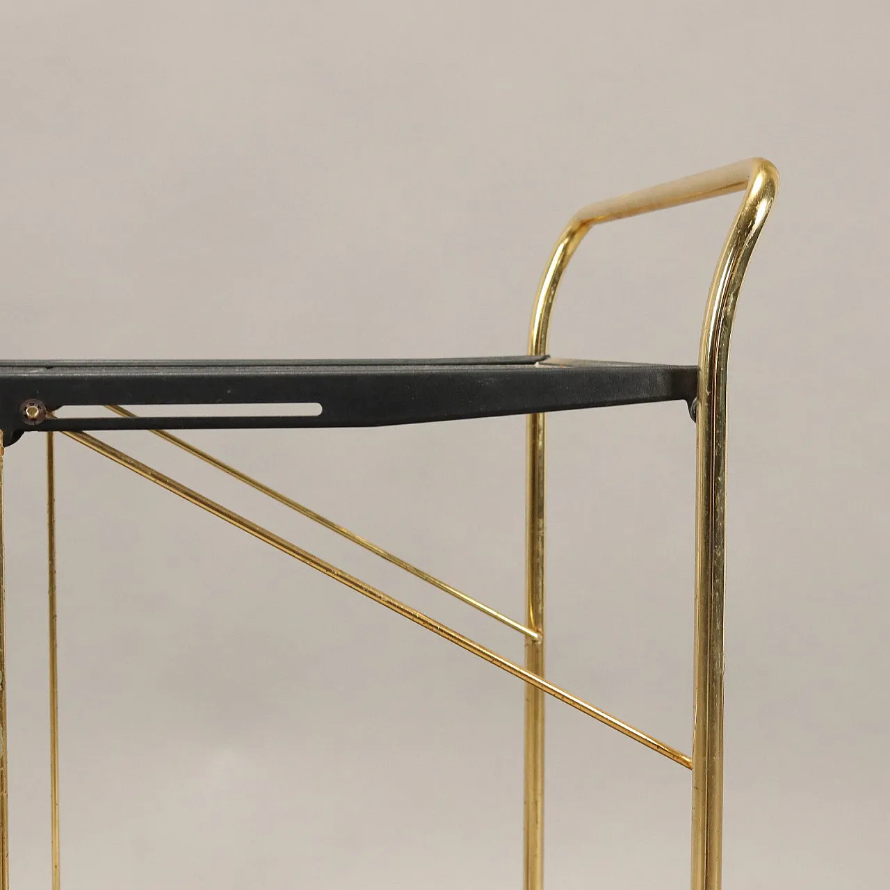 Carrello bar pieghevole in metallo ottonato e plexiglass, anni '80 4