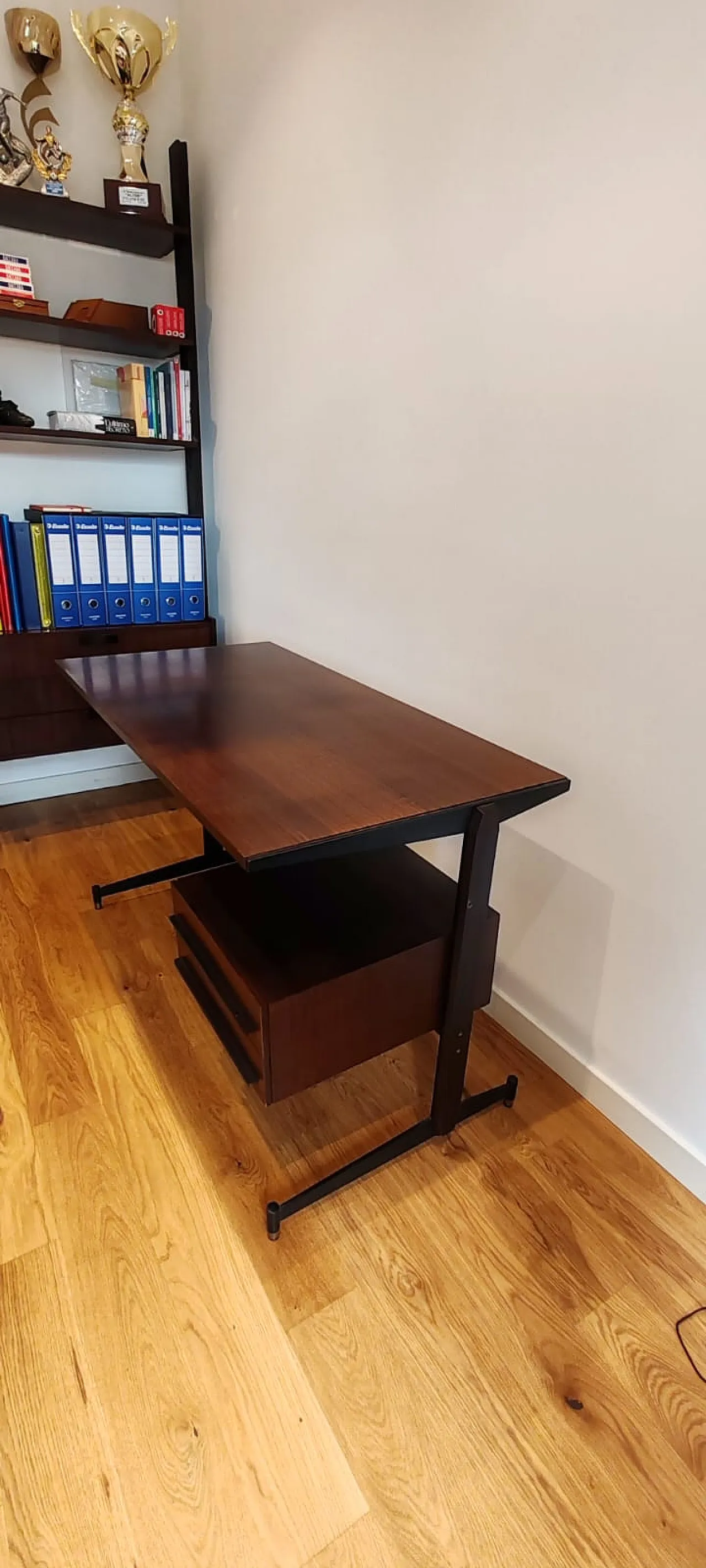 Scrivania in legno e metallo anni '70 1