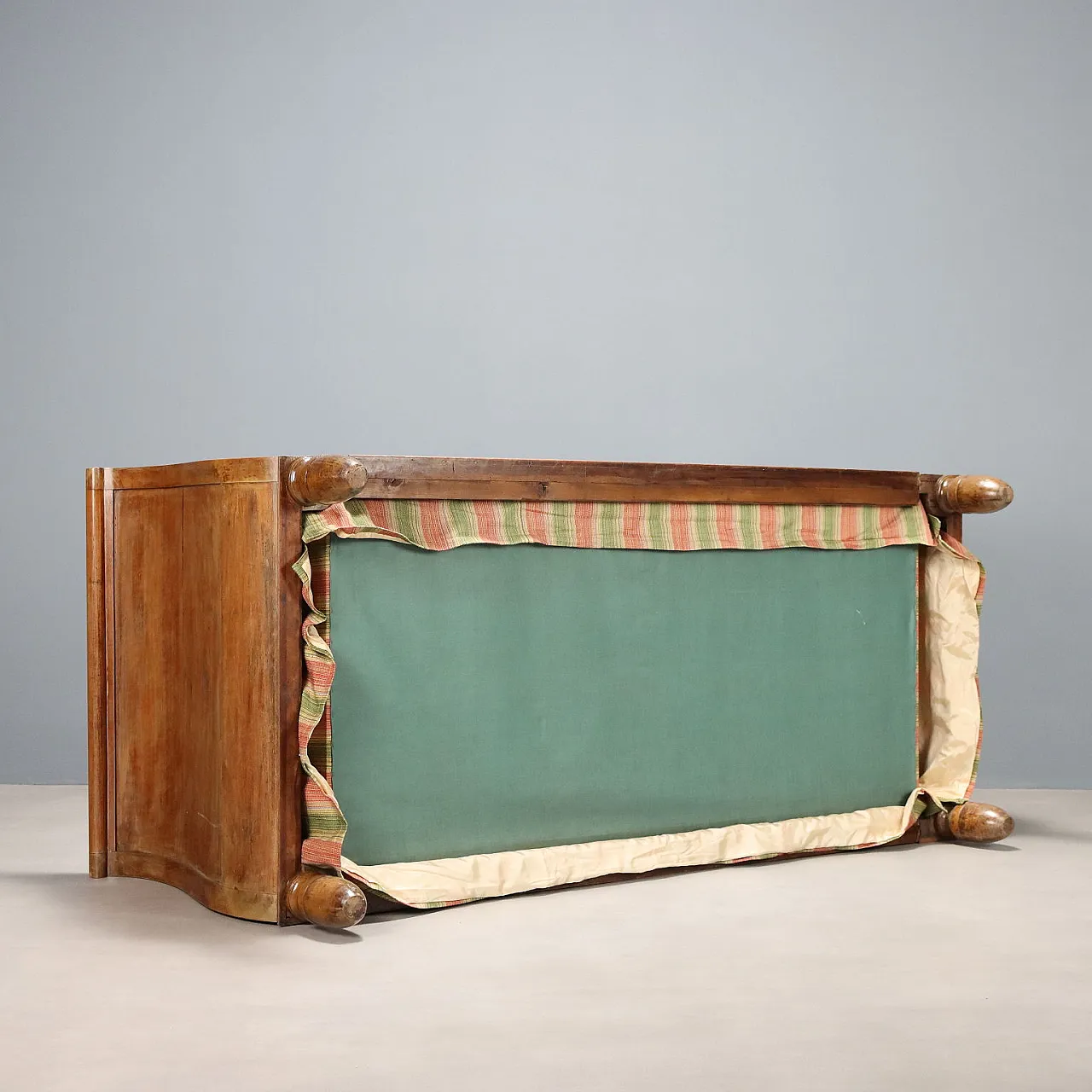 Walnut boat bed with curved sides and plinth feet, 19th century 9