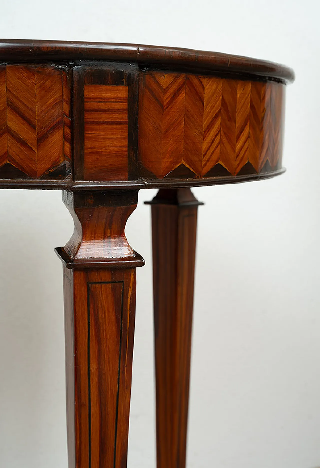 Pair of coffee tables in fine exotic woods, Lombardy, 20th c. 3