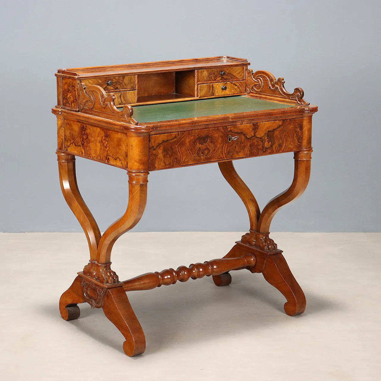 Scrittoio Luigi Filippo in noce, radica di noce e ciliegio, fine '800 1