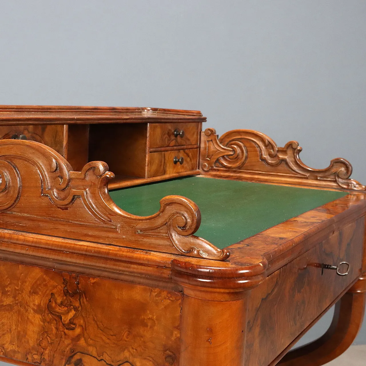 Scrittoio Luigi Filippo in noce, radica di noce e ciliegio, fine '800 3