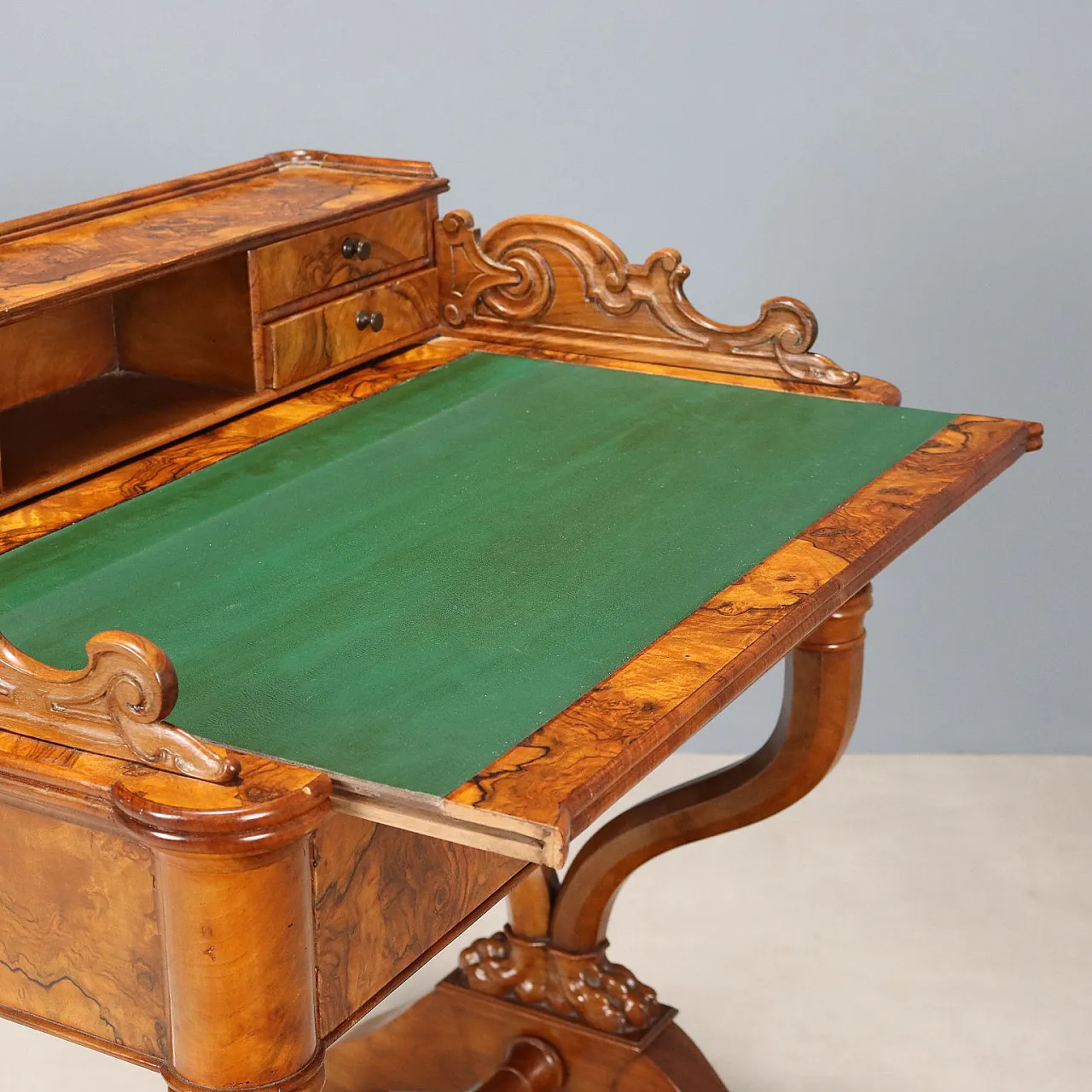 Scrittoio Luigi Filippo in noce, radica di noce e ciliegio, fine '800 4