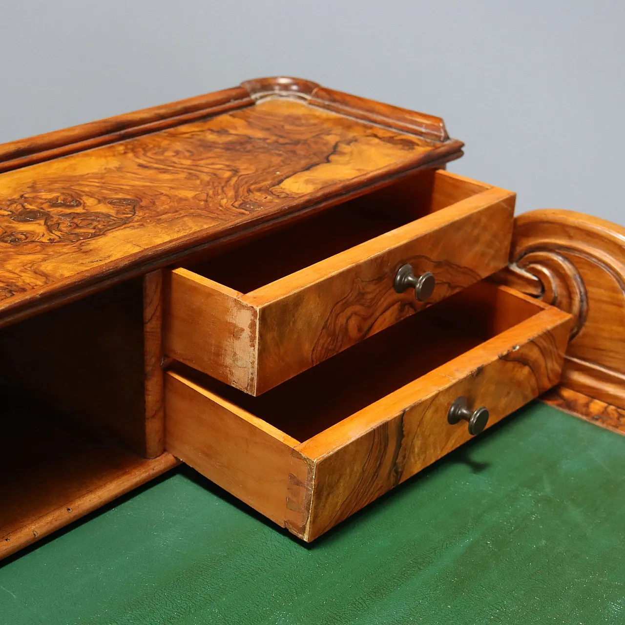 Scrittoio Luigi Filippo in noce, radica di noce e ciliegio, fine '800 6