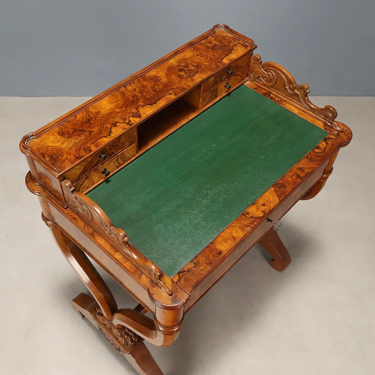 Scrittoio Luigi Filippo in noce, radica di noce e ciliegio, fine '800 9