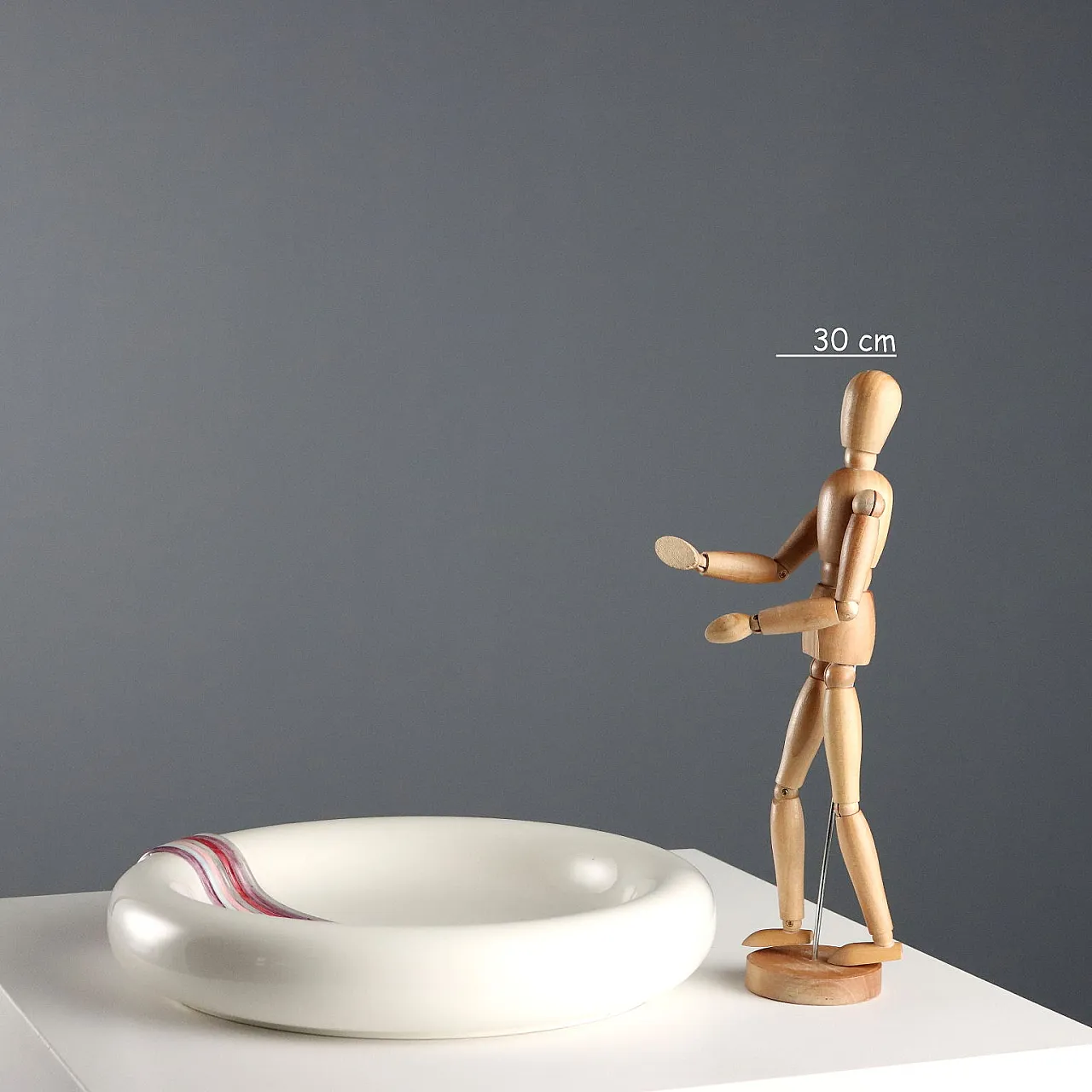 Glazed ceramic centerpiece with raised details, 20th century 2