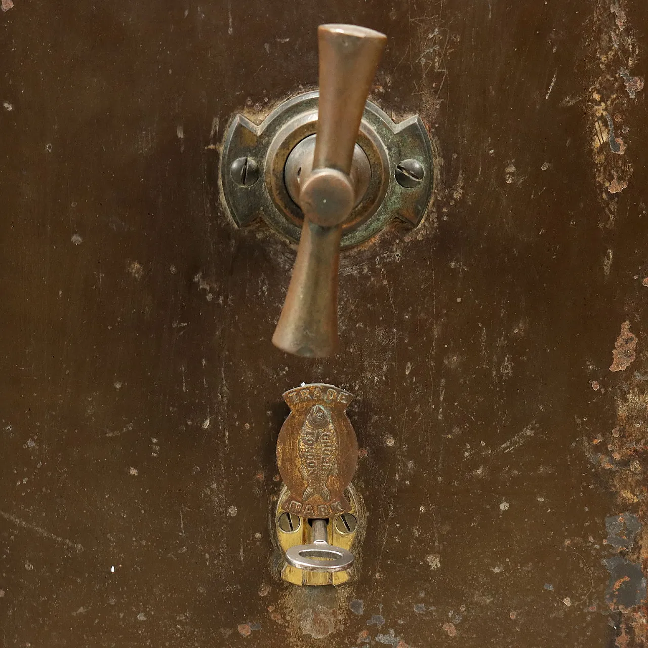 Chubb & Son's metal safe, 19th century 5