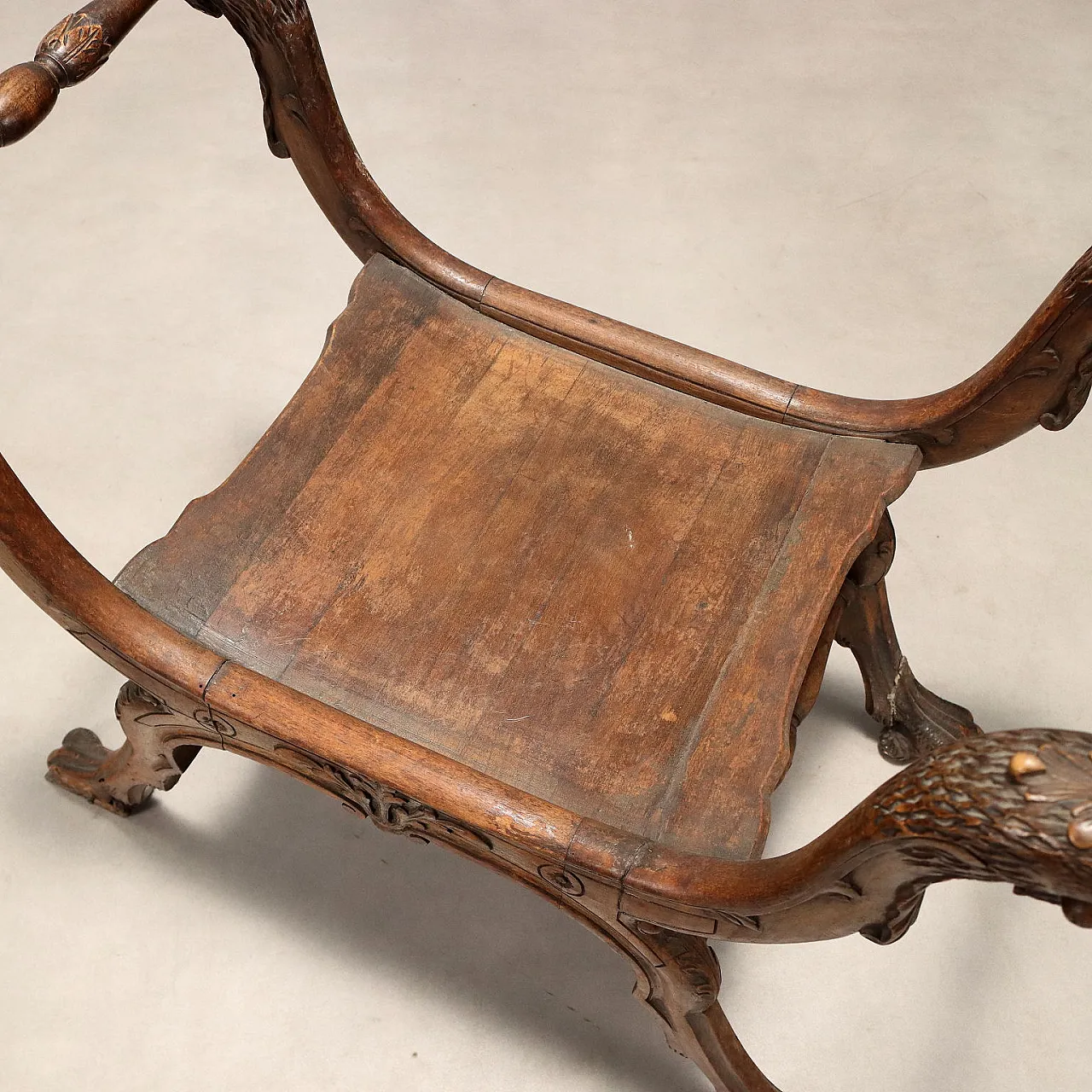 Sgabello Savonarola in noce, in stile Neorinascimentale, fine '800 9