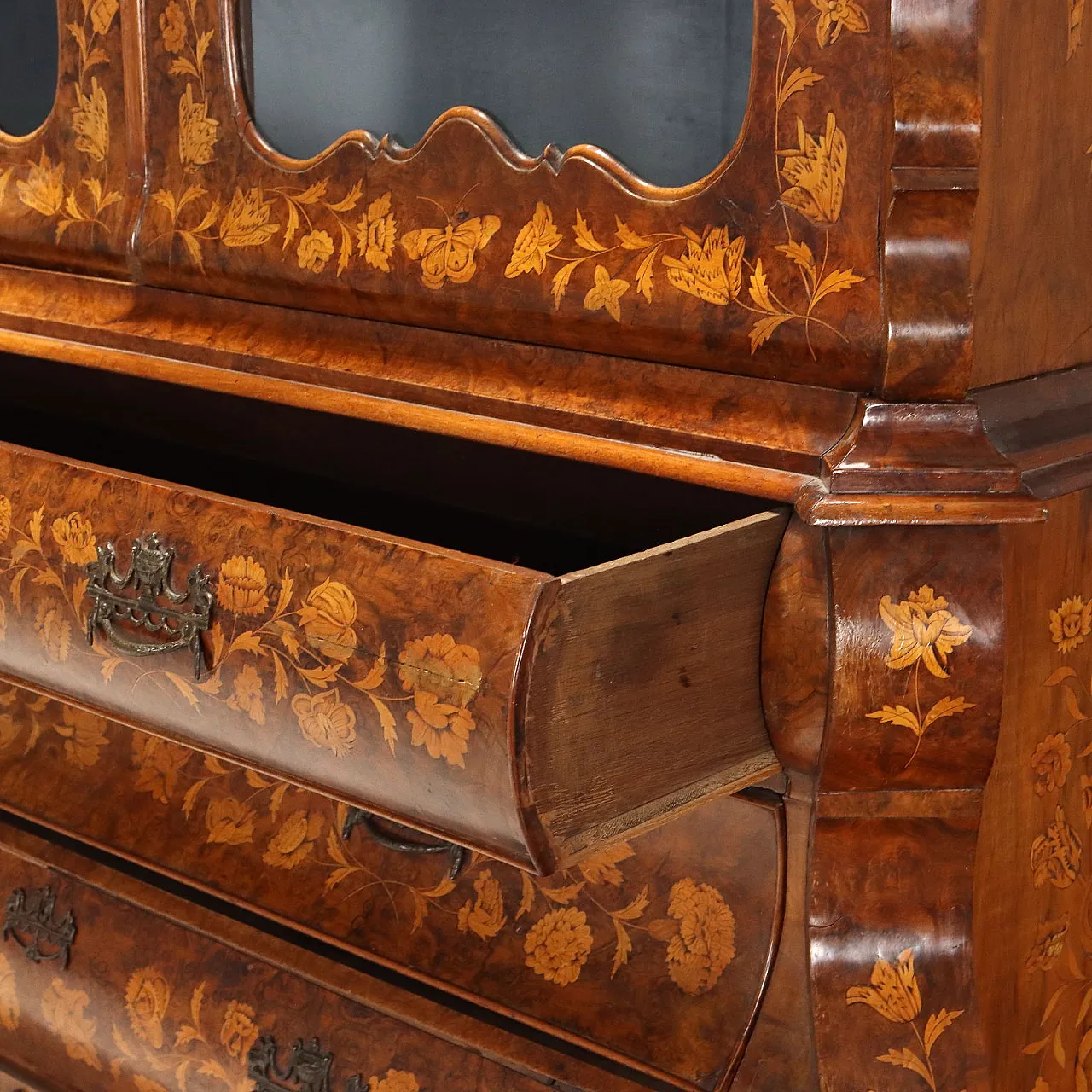Display cabinet in walnut, burl, maple, and molded glass, 19th century 8