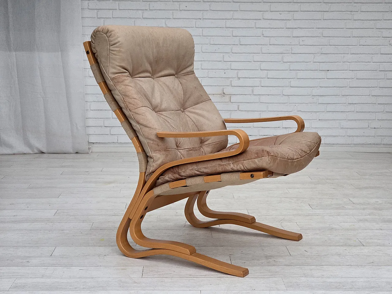 Poltrona norvegese, modello "Kengu", pelle beige, anni '70 1