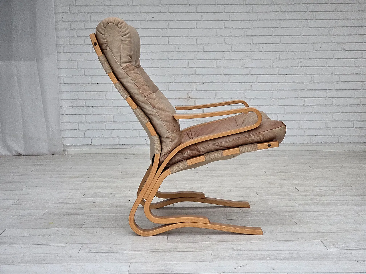 Poltrona norvegese, modello "Kengu", pelle beige, anni '70 5