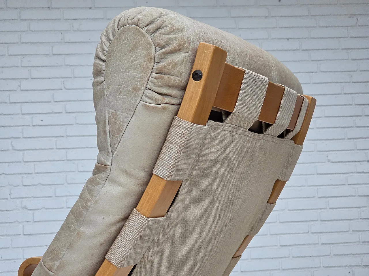 Poltrona norvegese, modello "Kengu", pelle beige, anni '70 8