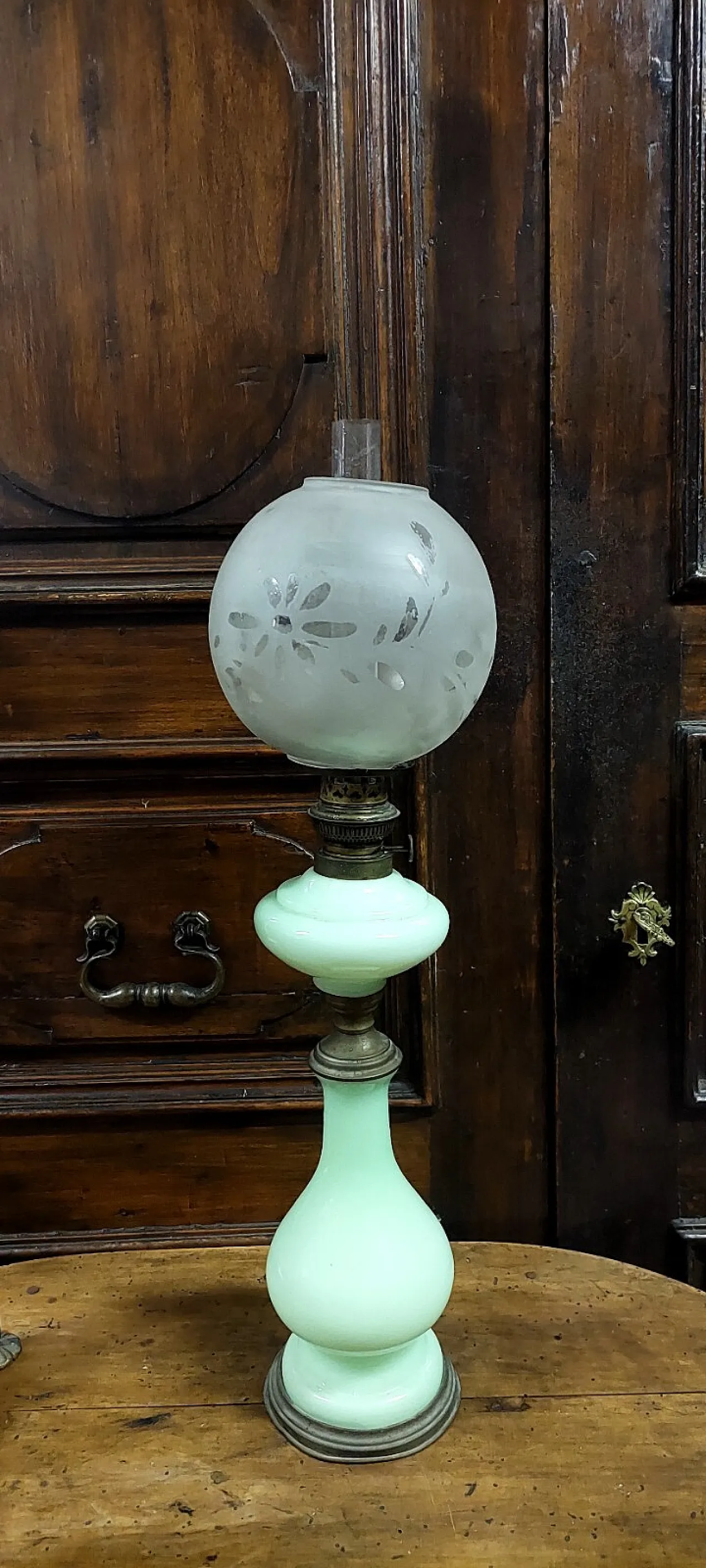 Oil light opalescent glass lamp, early 20th century 8