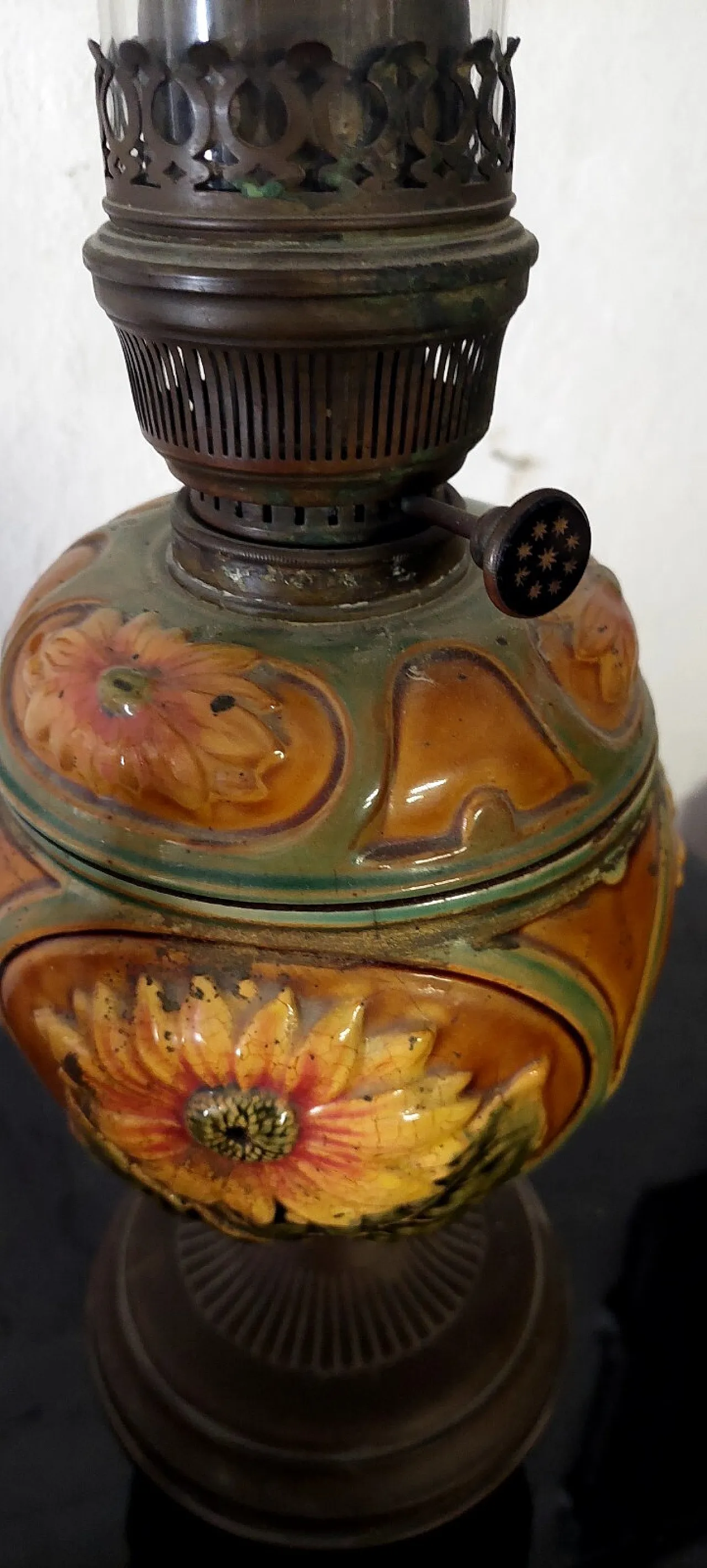 Lampada a petrolio in metallo, ceramica e vetro, inizio '900 4