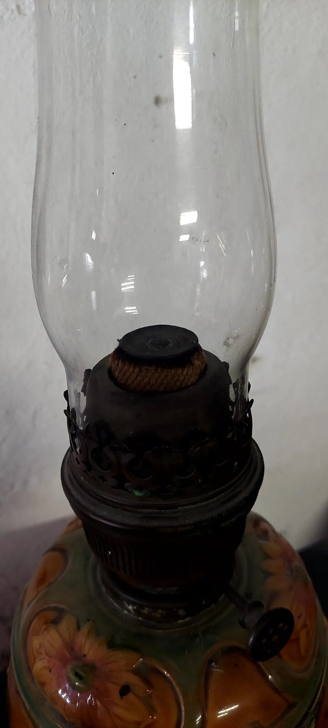 Lampada a petrolio in metallo, ceramica e vetro, inizio '900 5