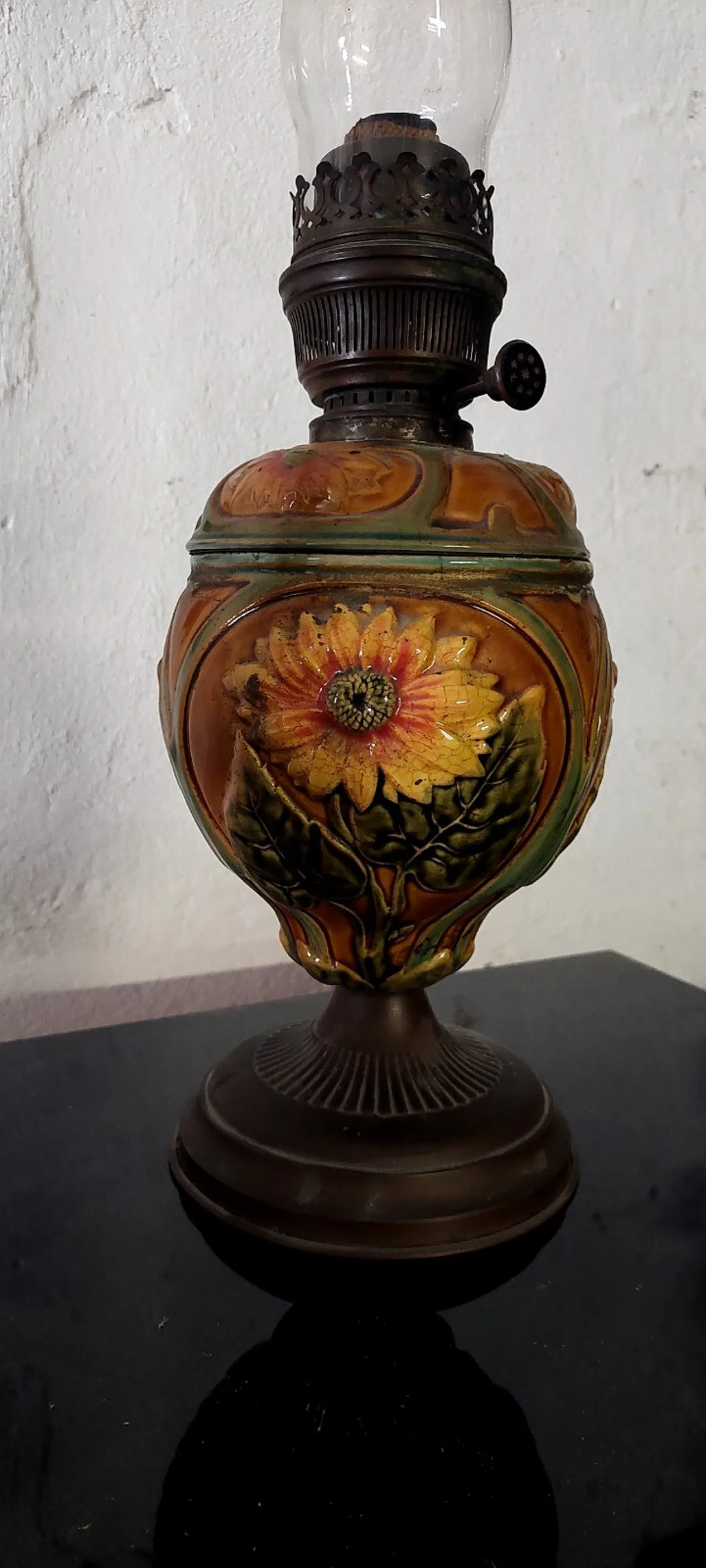 Lampada a petrolio in metallo, ceramica e vetro, inizio '900 6