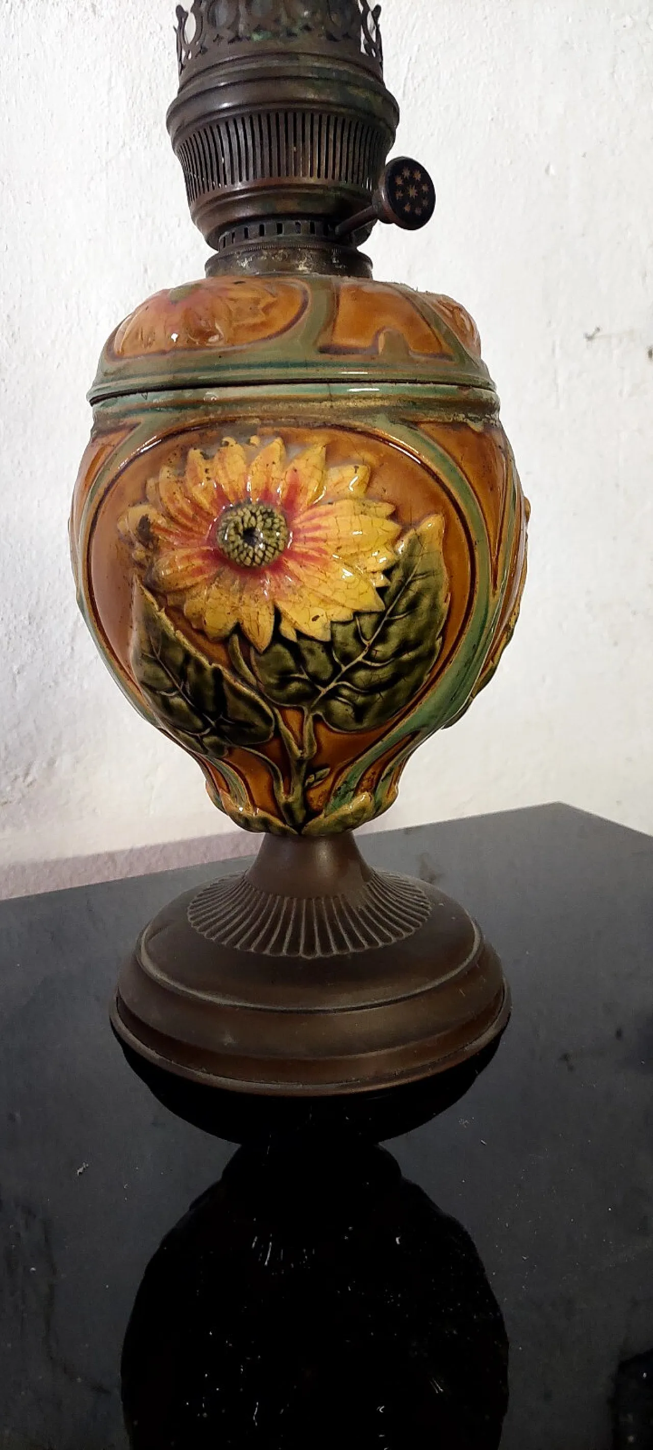 Lampada a petrolio in metallo, ceramica e vetro, inizio '900 7