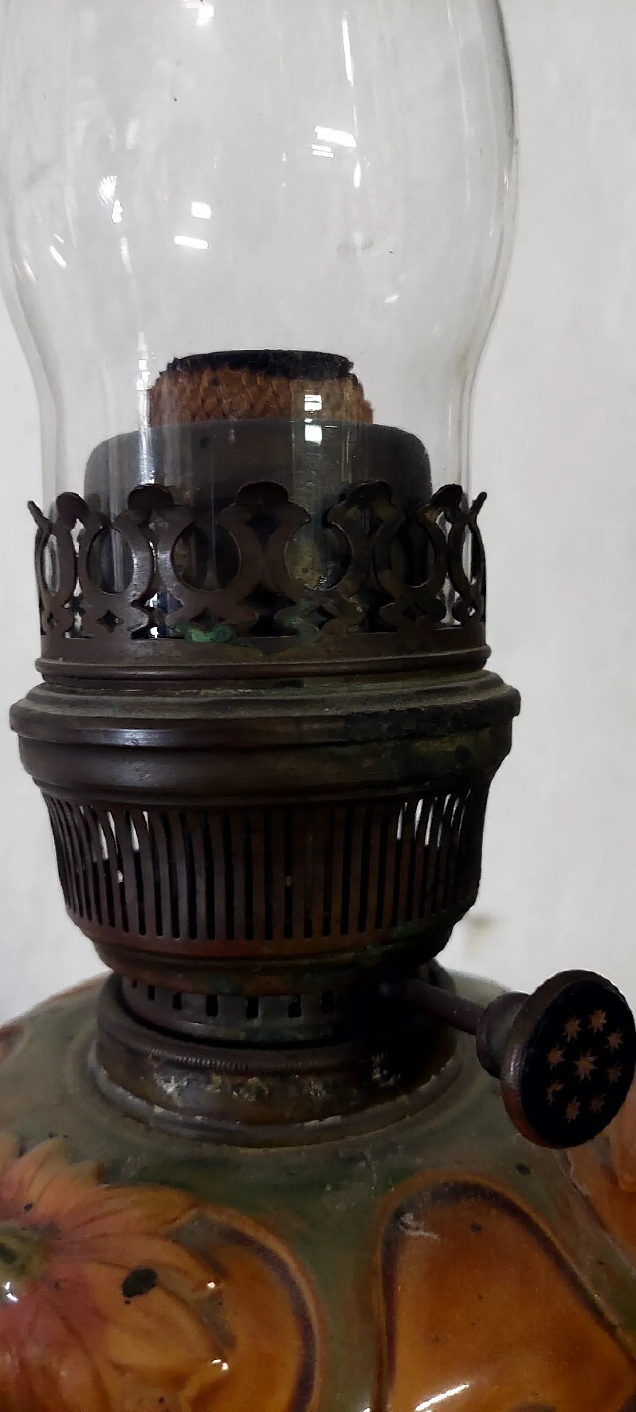 Lampada a petrolio in metallo, ceramica e vetro, inizio '900 8